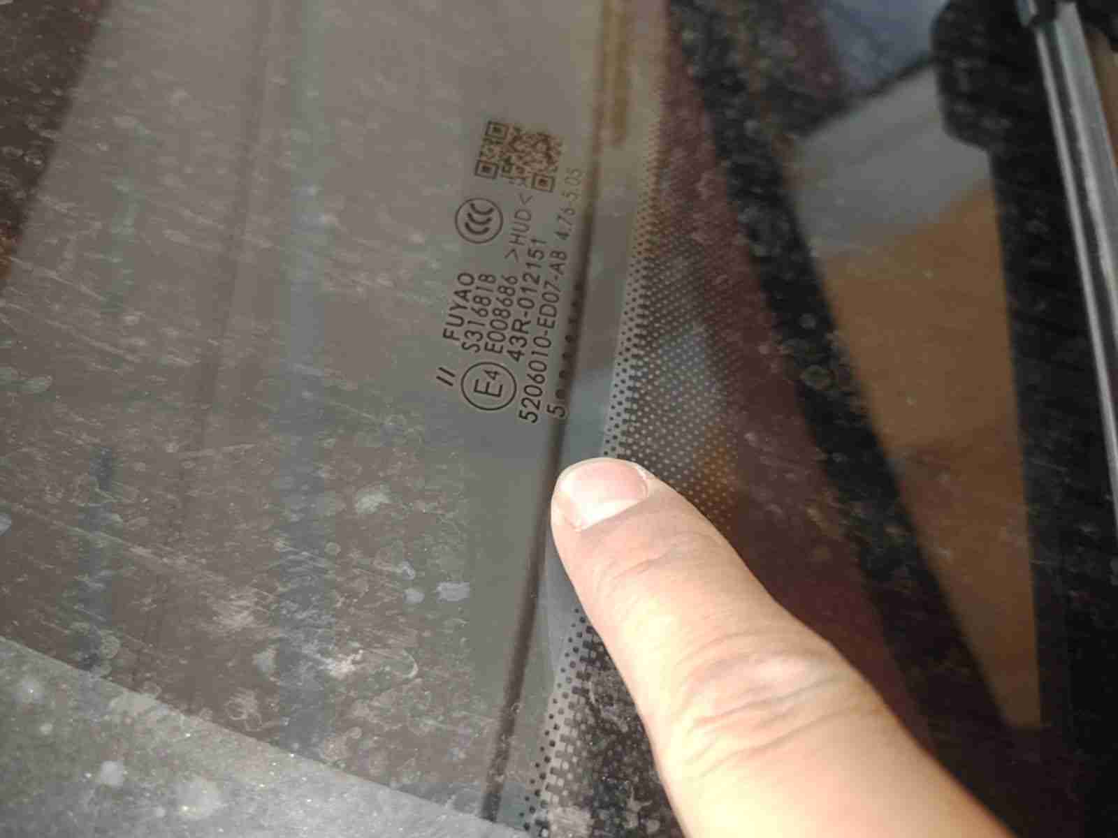 前风挡玻璃更换痕迹实拍