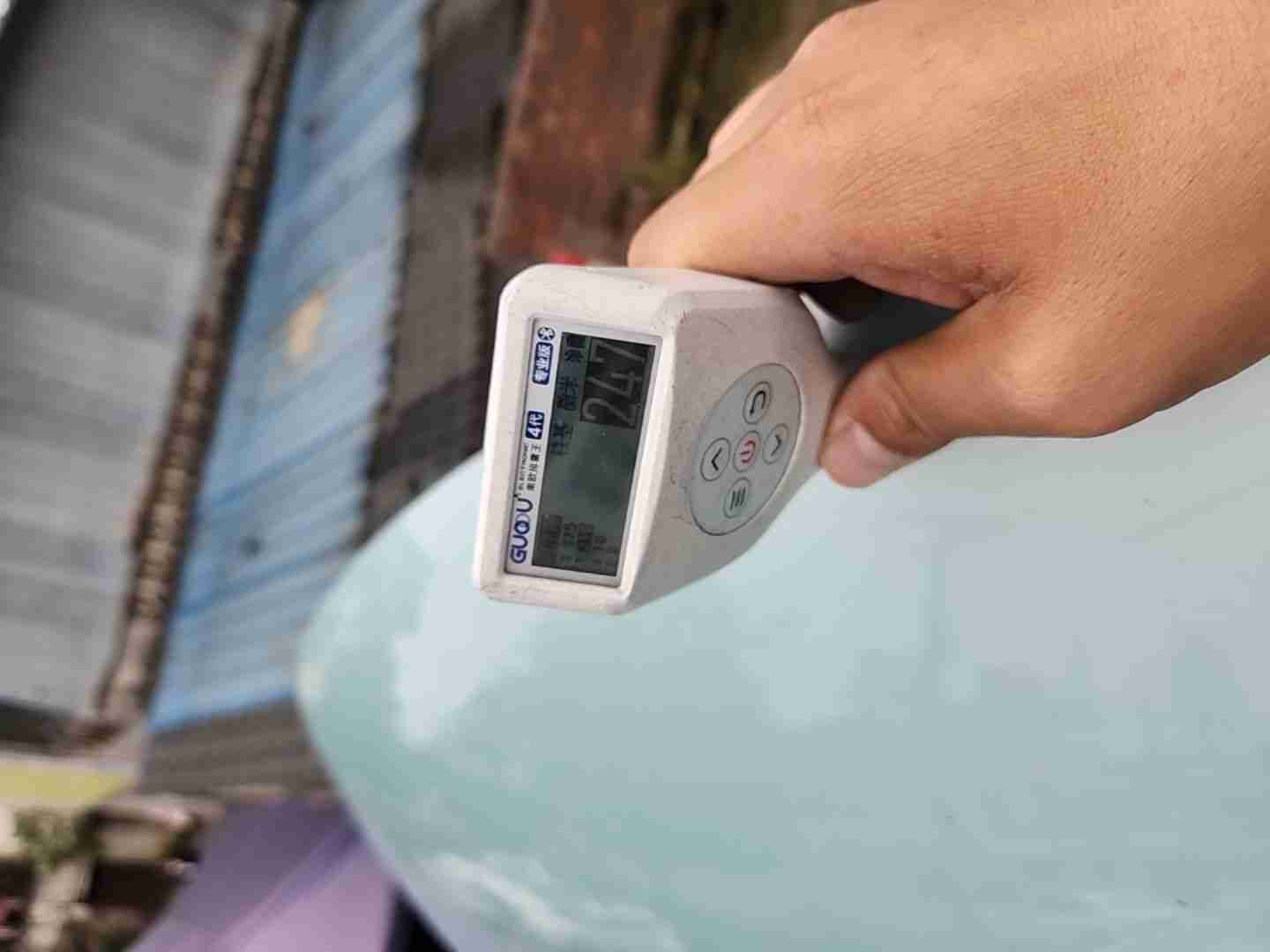 发动机舱盖喷漆修复痕迹实拍