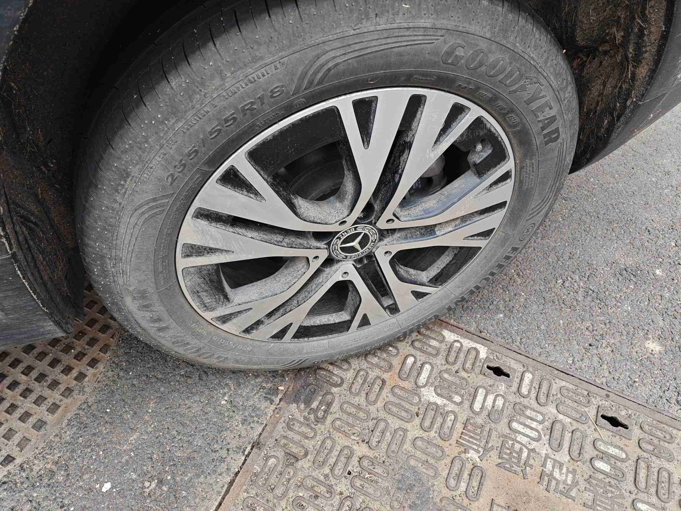 车辆左后侧整体外观