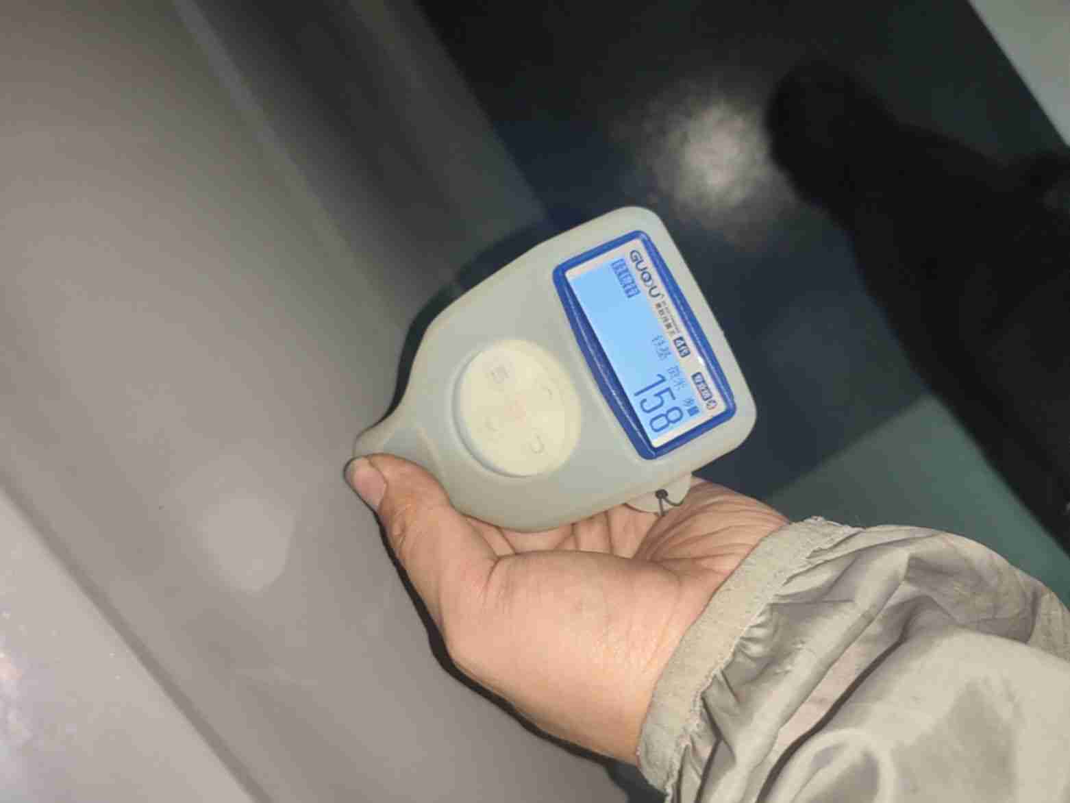 左侧前门漆面修复痕迹实拍