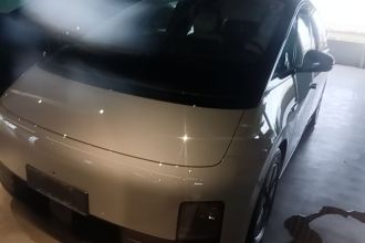 理想汽车 理想MEGA 2025款 Ultra 智能焕新版