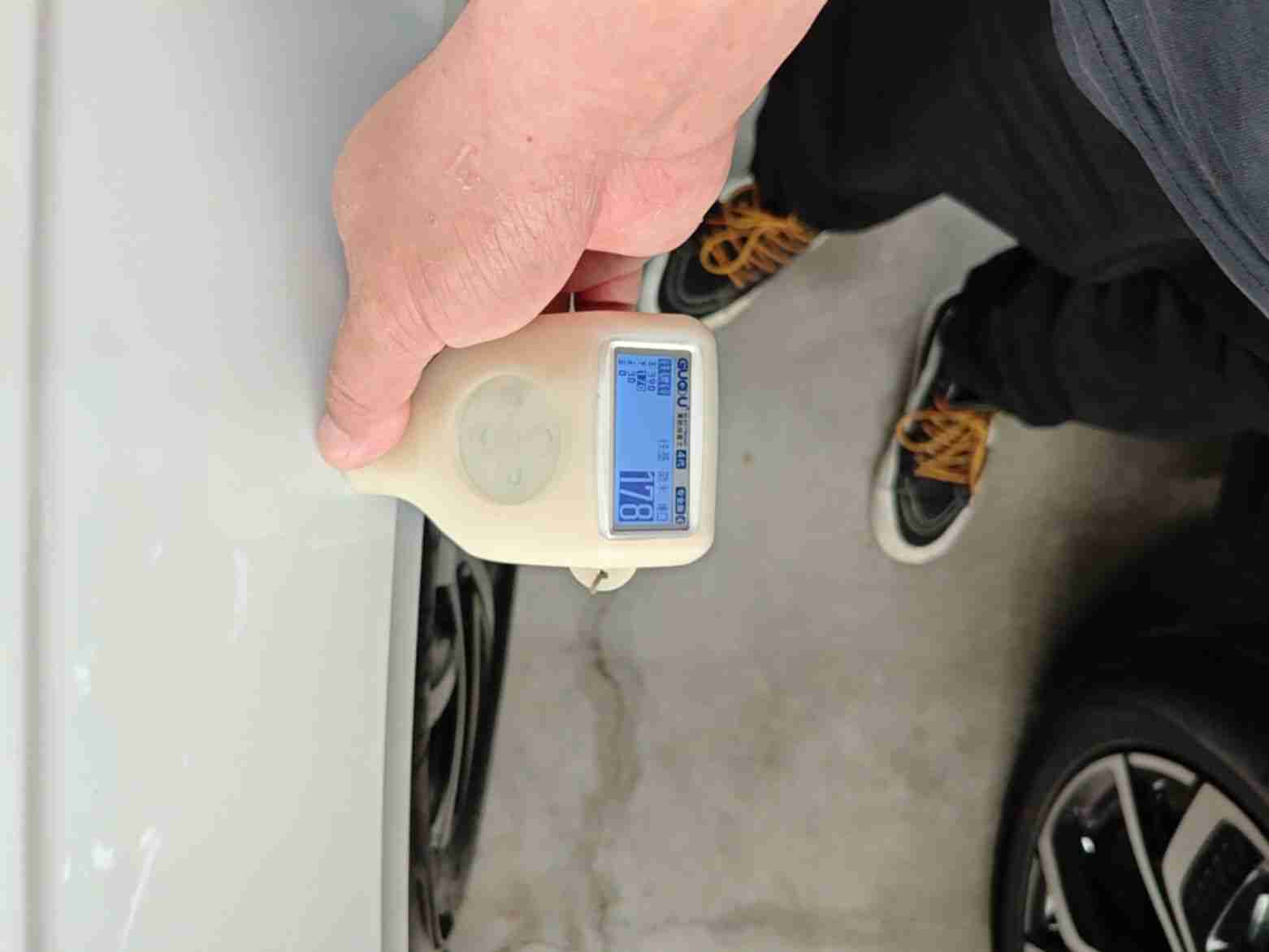 车辆右前侧整体外观