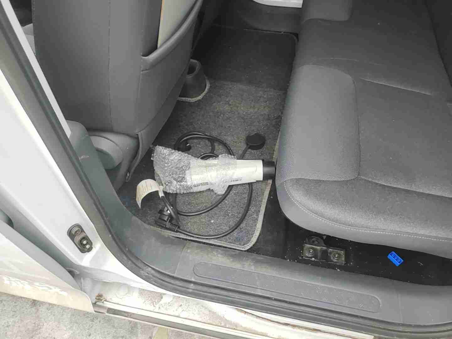 随车便携充电器实物确认