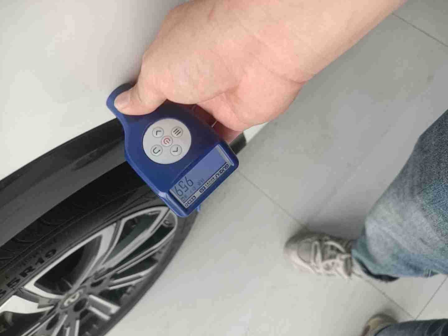 右侧后门钣金修复实拍