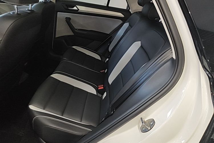 Volkswagen T-ROC фото 12