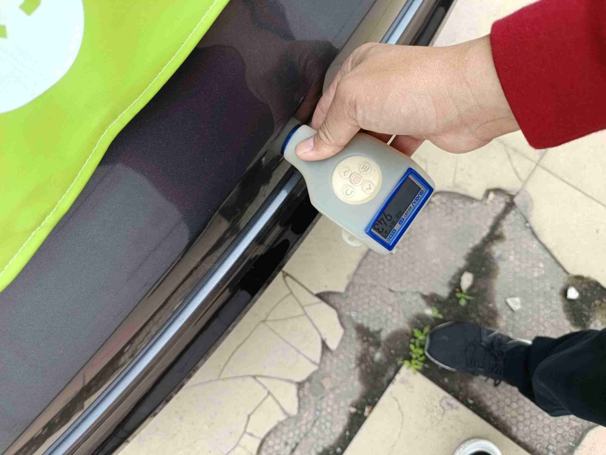 后备箱盖钣金修复痕迹实拍