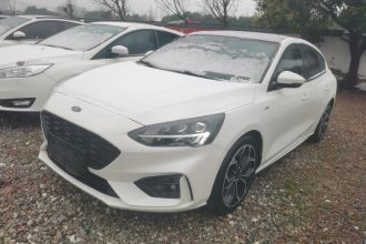福特 福克斯 2020款 三厢 EcoBoost 180 自动ST Line