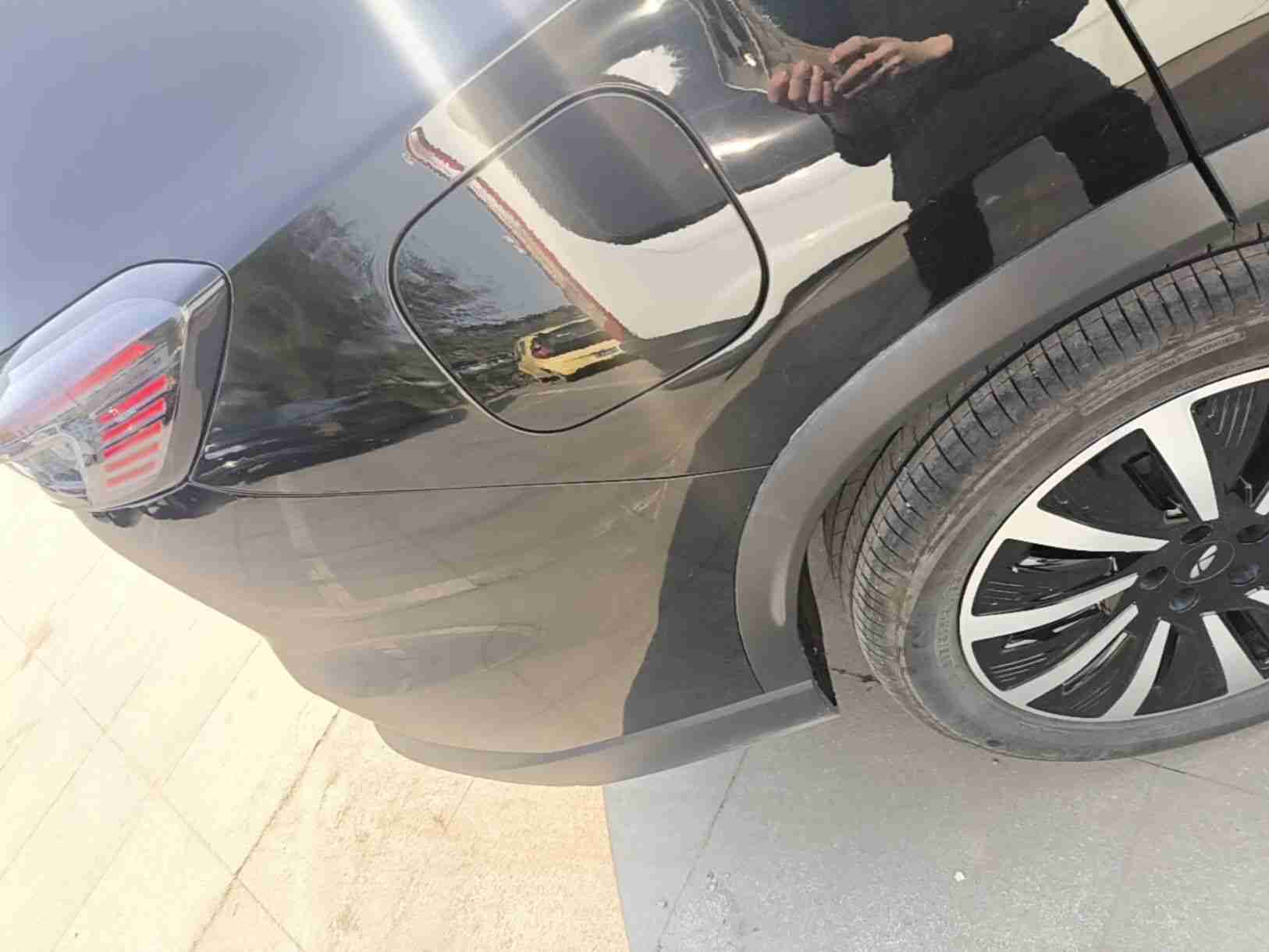 后保险杠安装轻微异常实拍