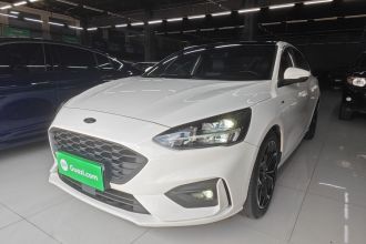 福特 福克斯 2020款 三厢 EcoBoost 180 自动ST Line