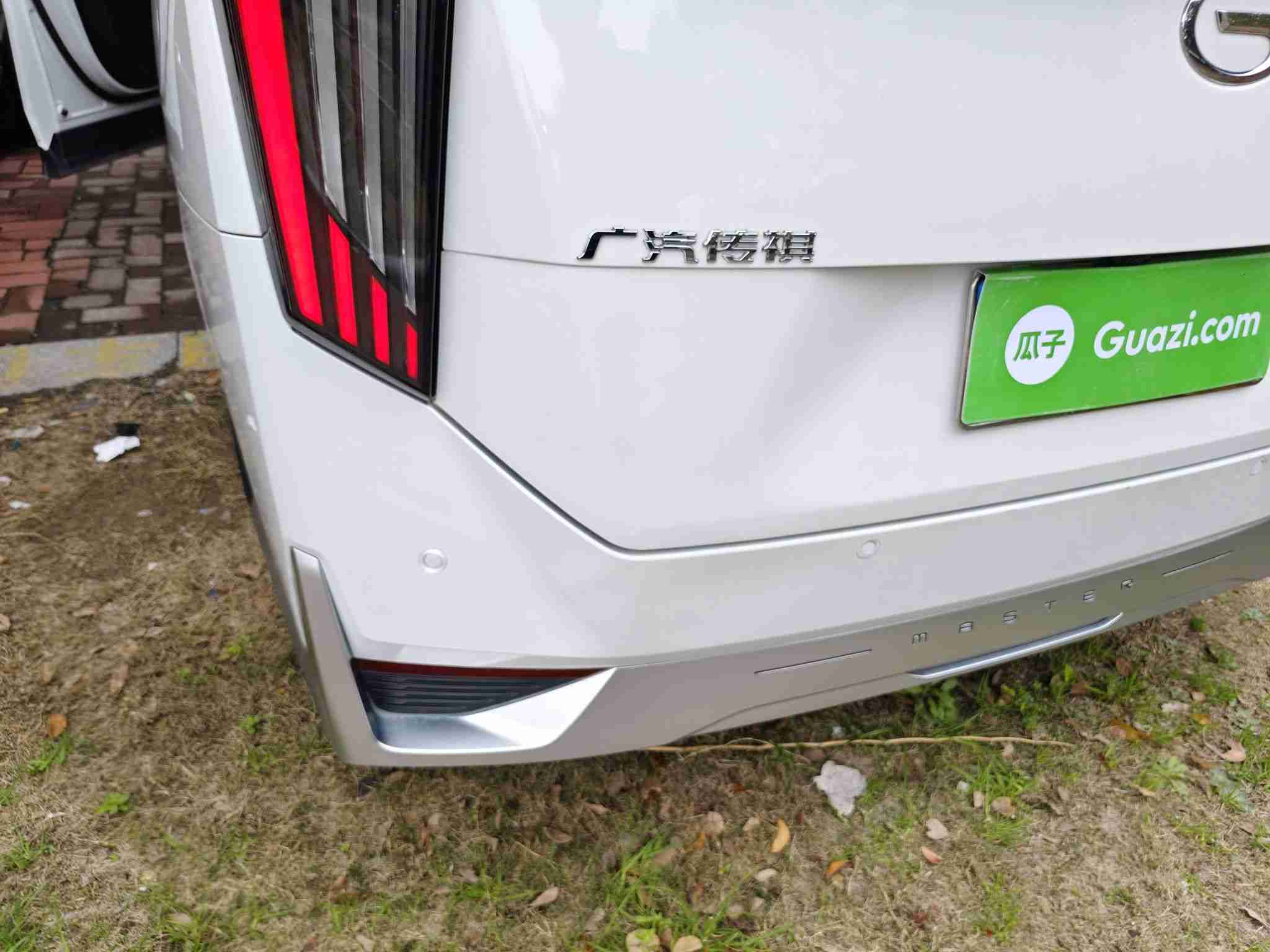 传祺M8宗师车尾整体造型