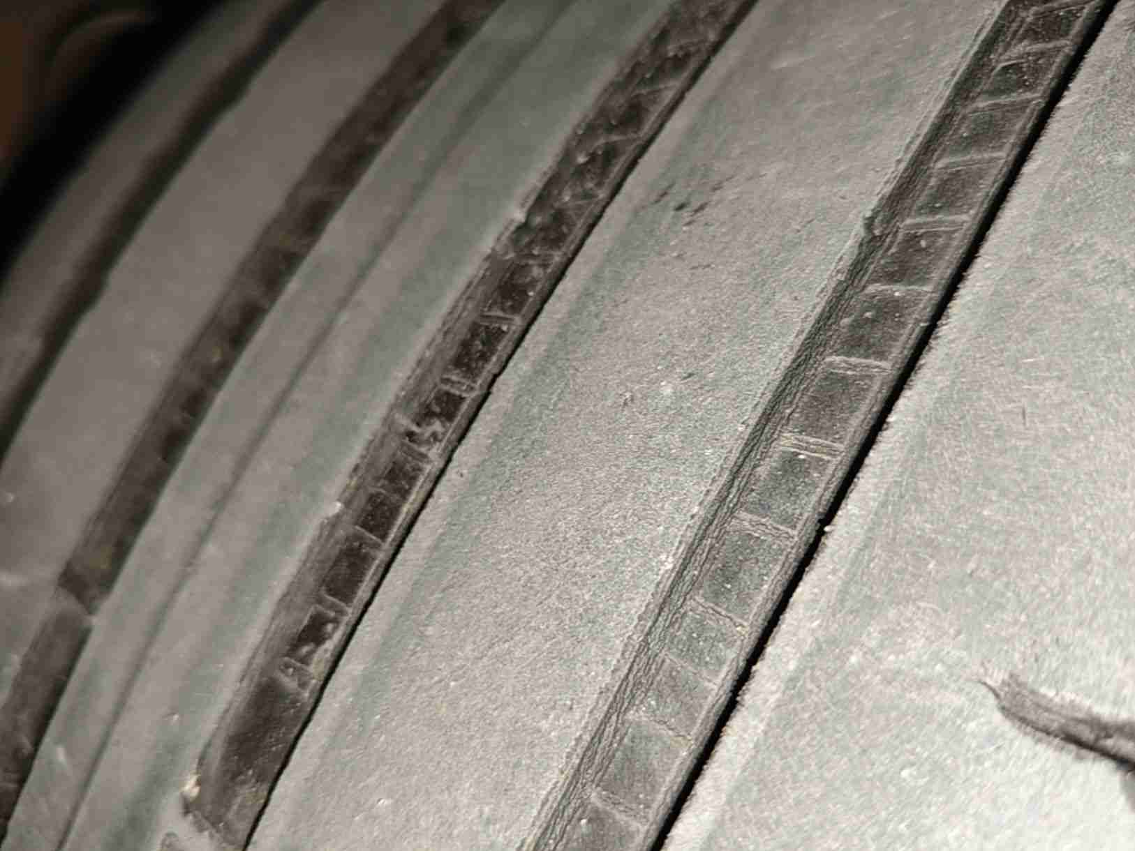 左前轮胎磨损情况实拍