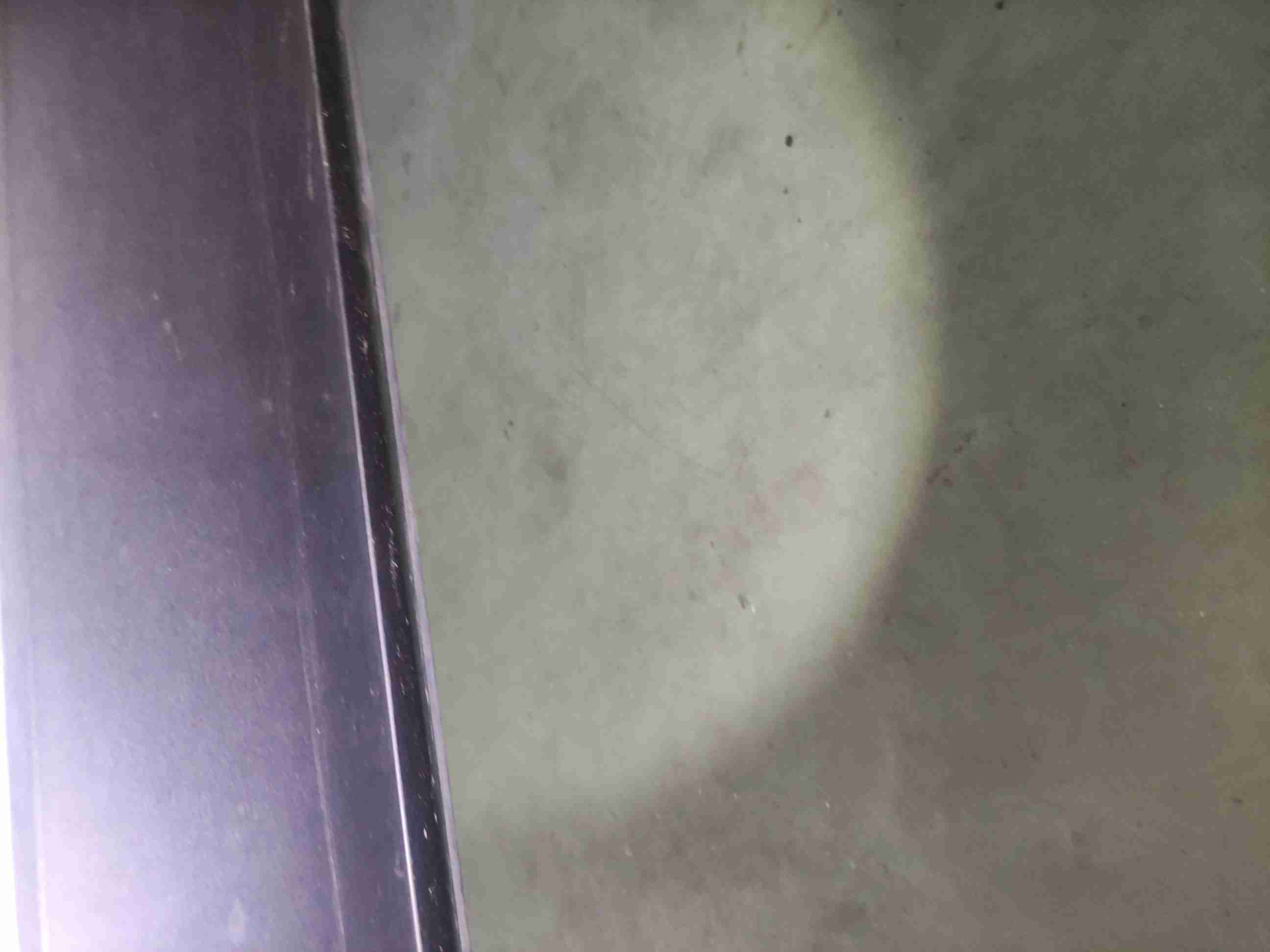 副驾驶侧底边梁饰板刮伤实拍
