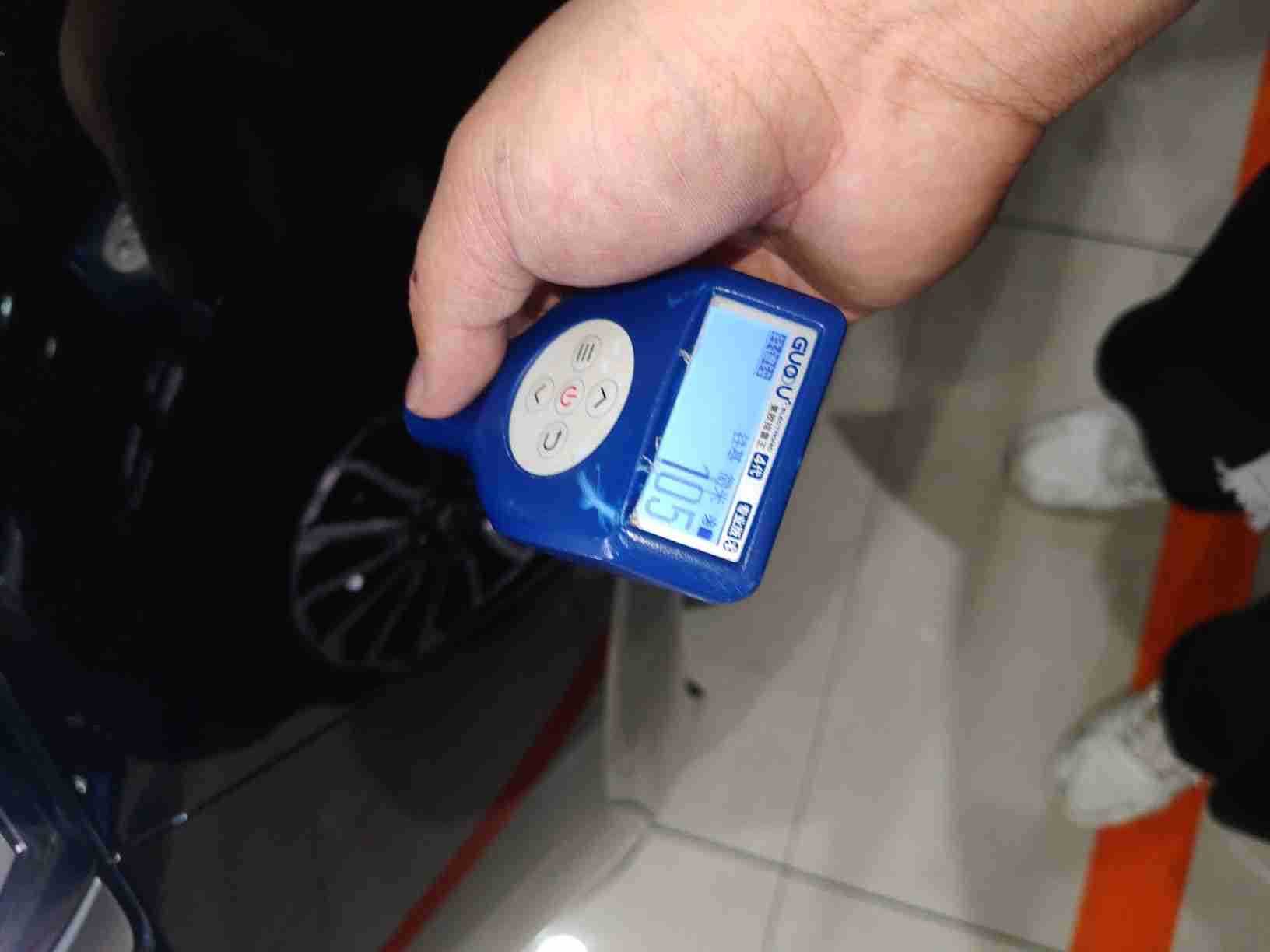 左前翼子板喷漆修复痕迹实拍