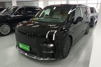 极氪009 2024款 六座行政版四驱 108kWh