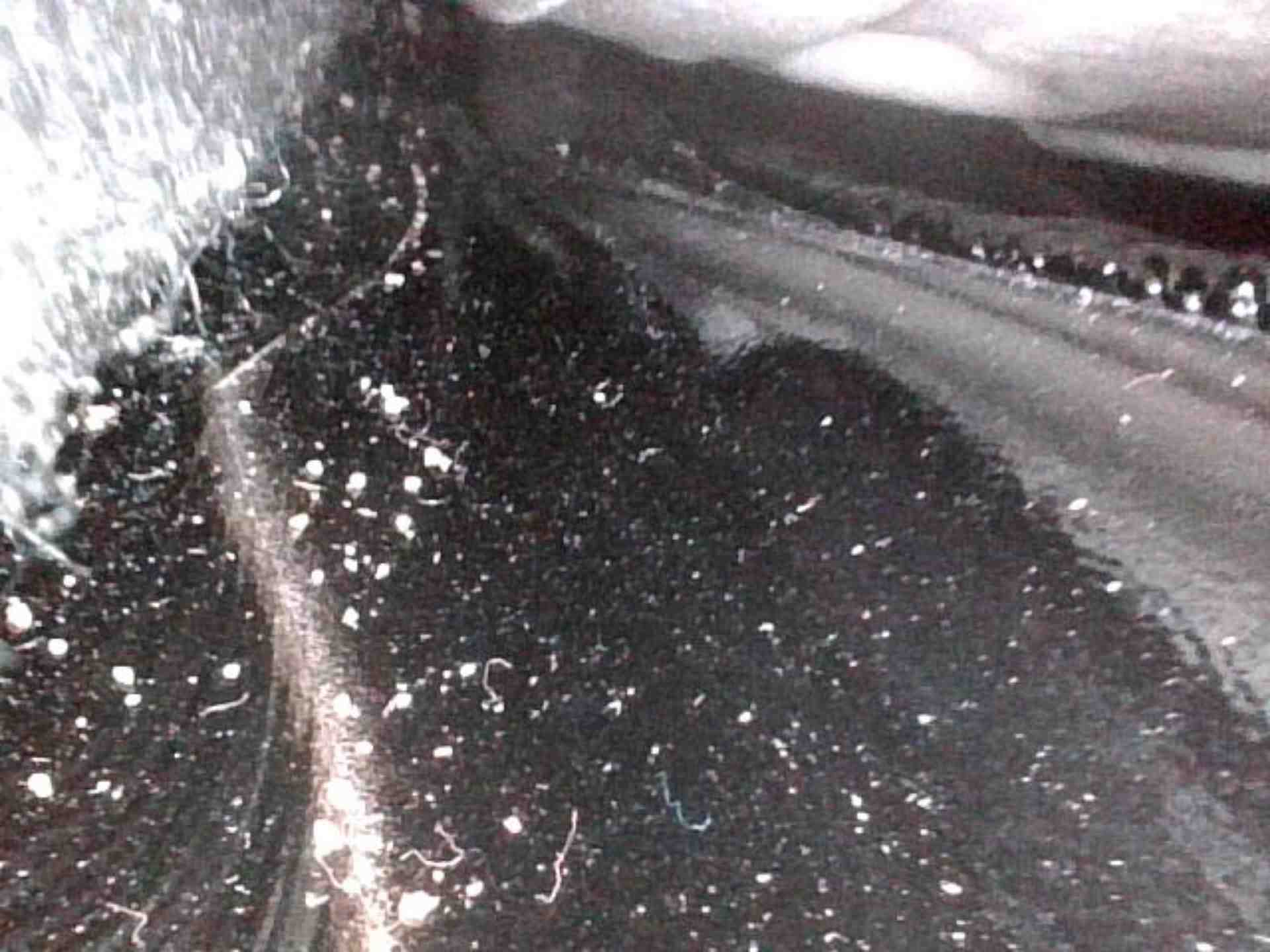 底板隔音胶泥沙痕迹实拍