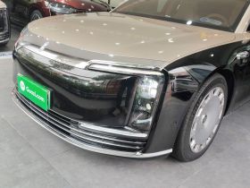 鸿蒙智行 尊界S800 2025款 增程 星耀尊享版 5座（192线激光雷达）