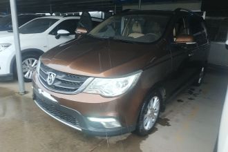 宝骏730 2014款 1.5L 手动豪华型 7座