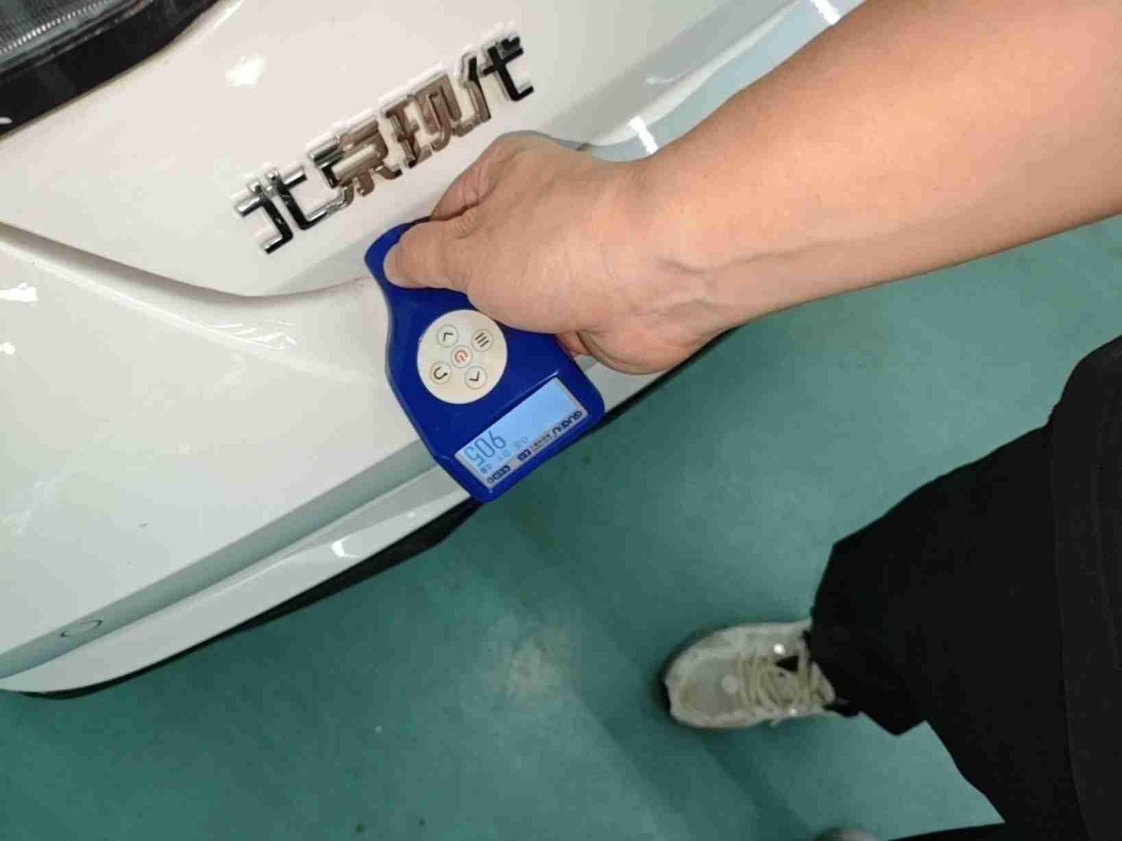 后备箱盖钣金修复痕迹实拍