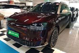 鸿蒙智行 问界M9 2025款 增程 Ultra版 52kWh 6座版 (192线激光雷达）