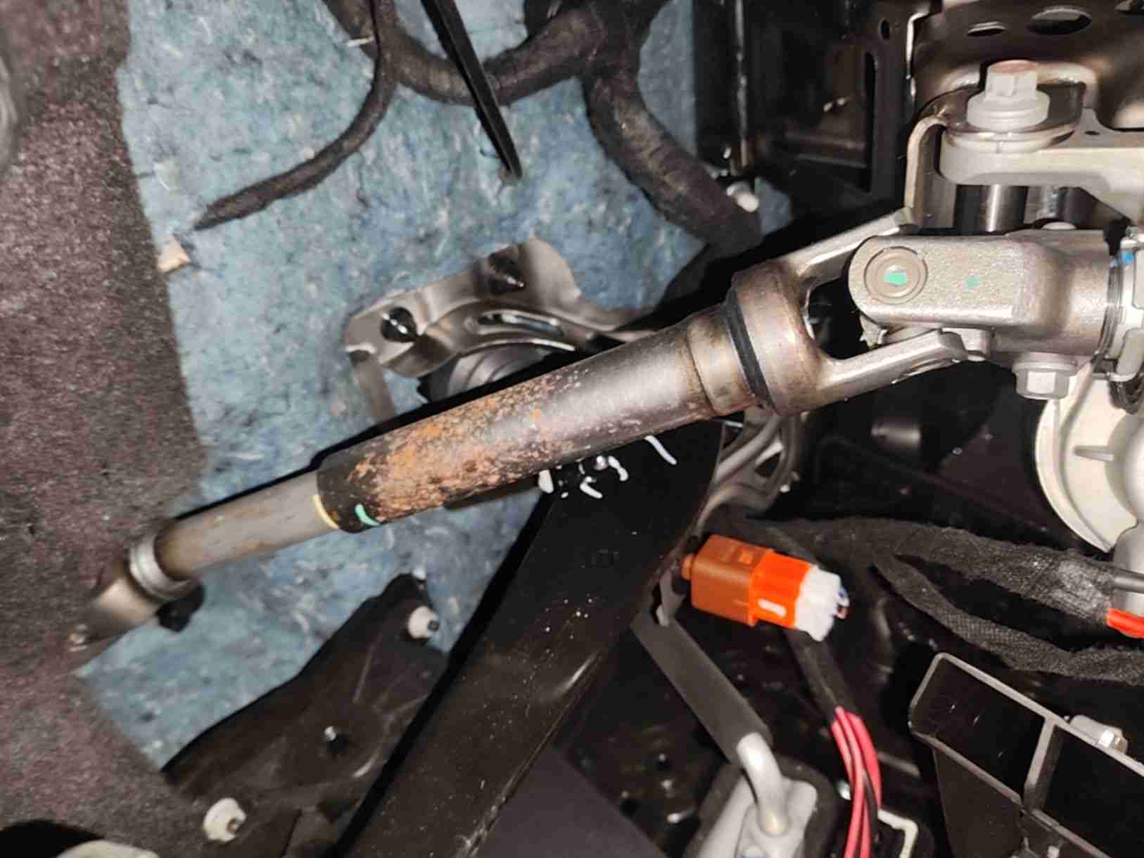 转向柱表面锈渍情况实拍