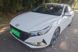现代 伊兰特 2022款 1.5L CVT LUX尊贵版