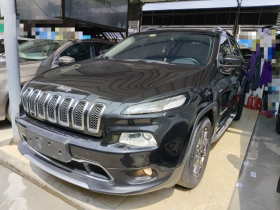 Jeep 自由光 2020款 2.0L 两驱经典运动版