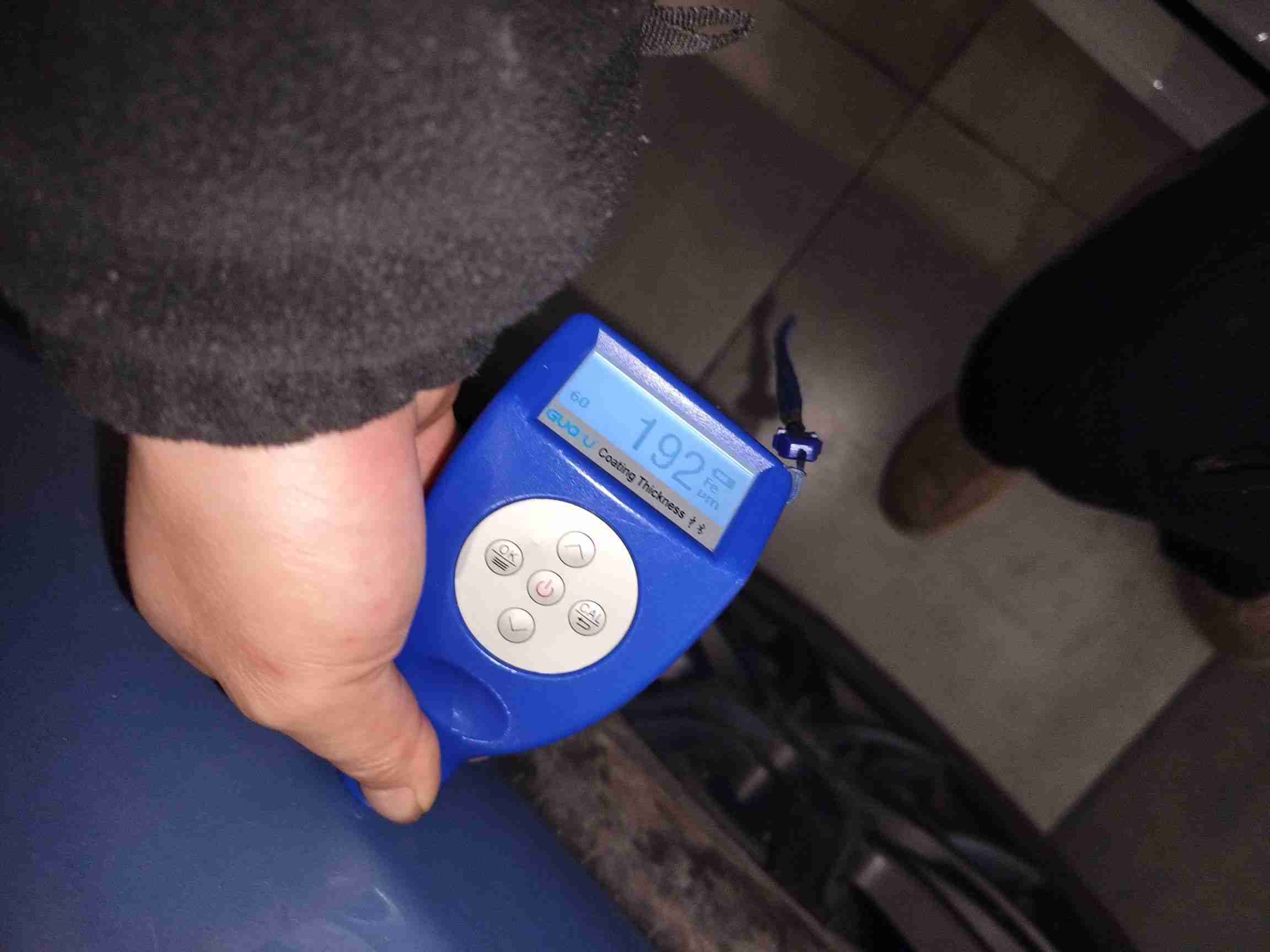 左前翼子板喷漆修复痕迹实拍