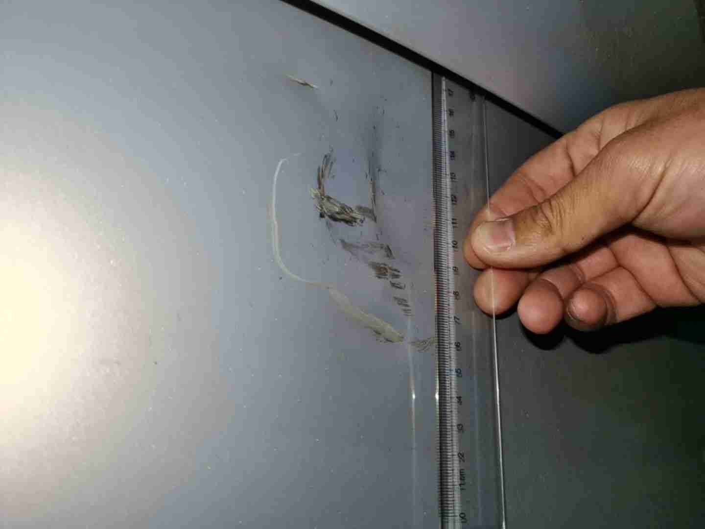 车辆右前侧整体外观展示