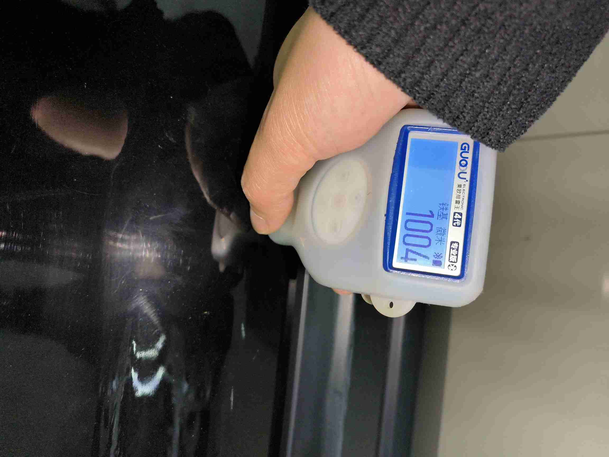 后备箱盖钣金修复痕迹实拍