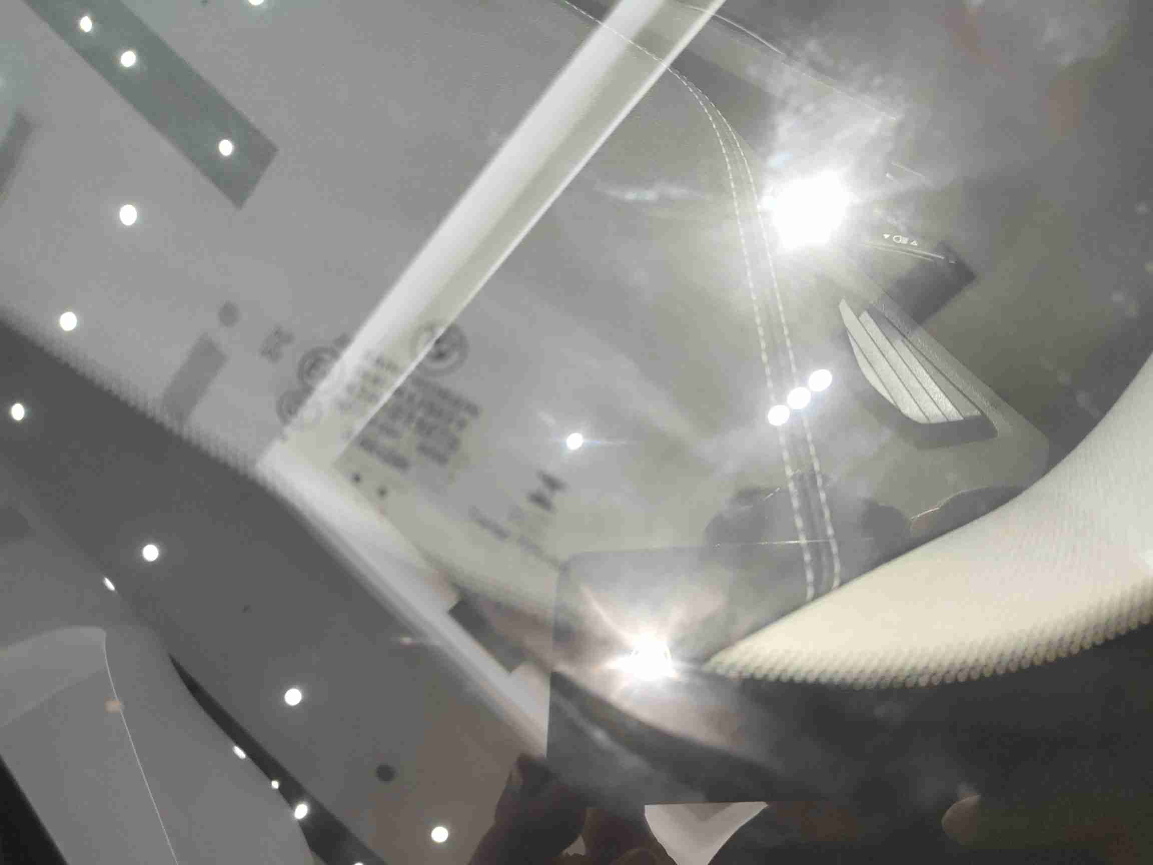 前风挡玻璃更换标识实拍