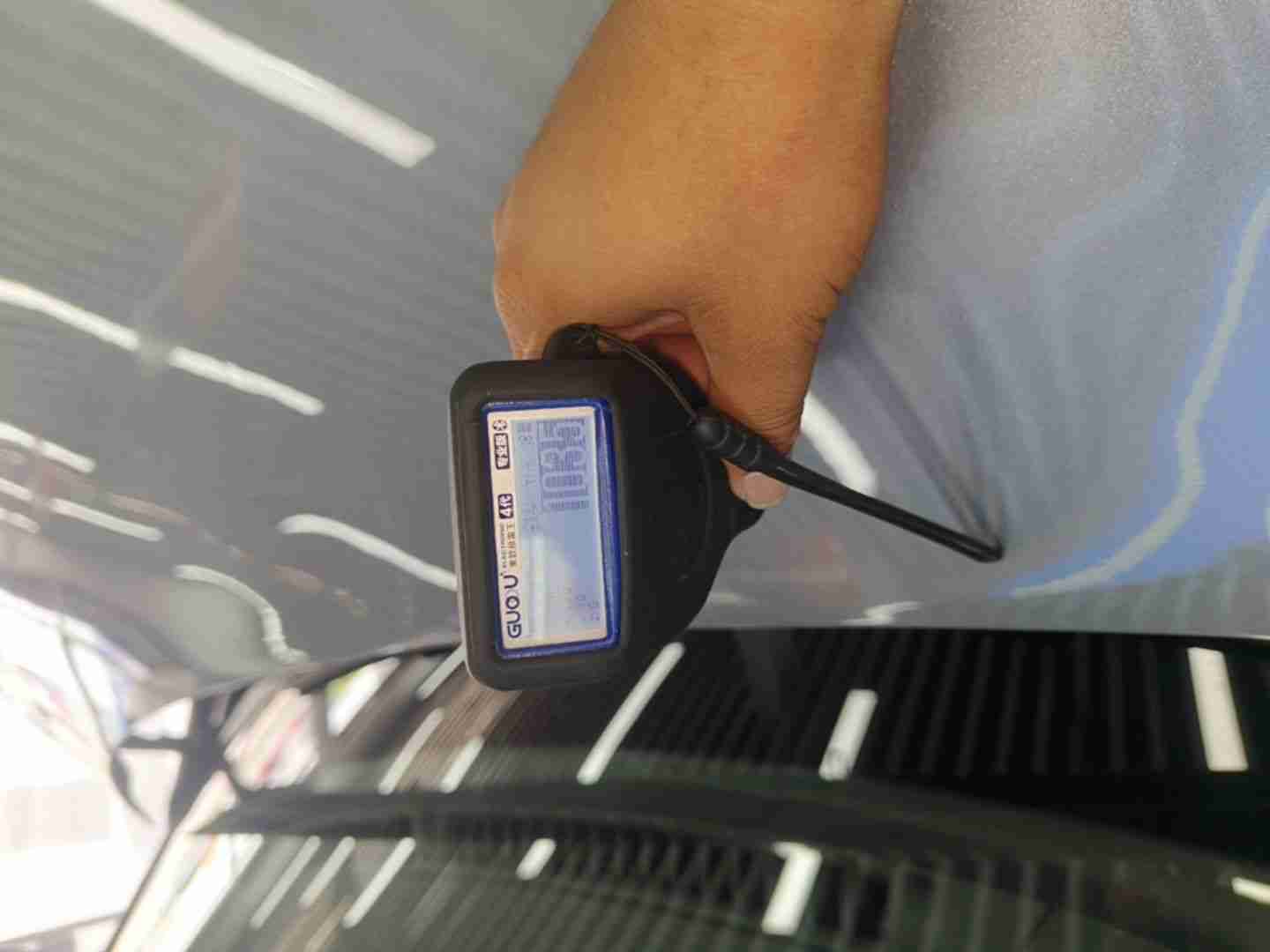 发动机舱盖漆面钣金修复痕迹实拍