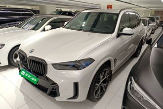 宝马X5 2023款 xDrive 30Li 尊享型M运动曜夜套装