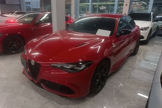阿尔法·罗密欧 Giulia朱丽叶 2023款 2.9T V6 520HP 四叶草版