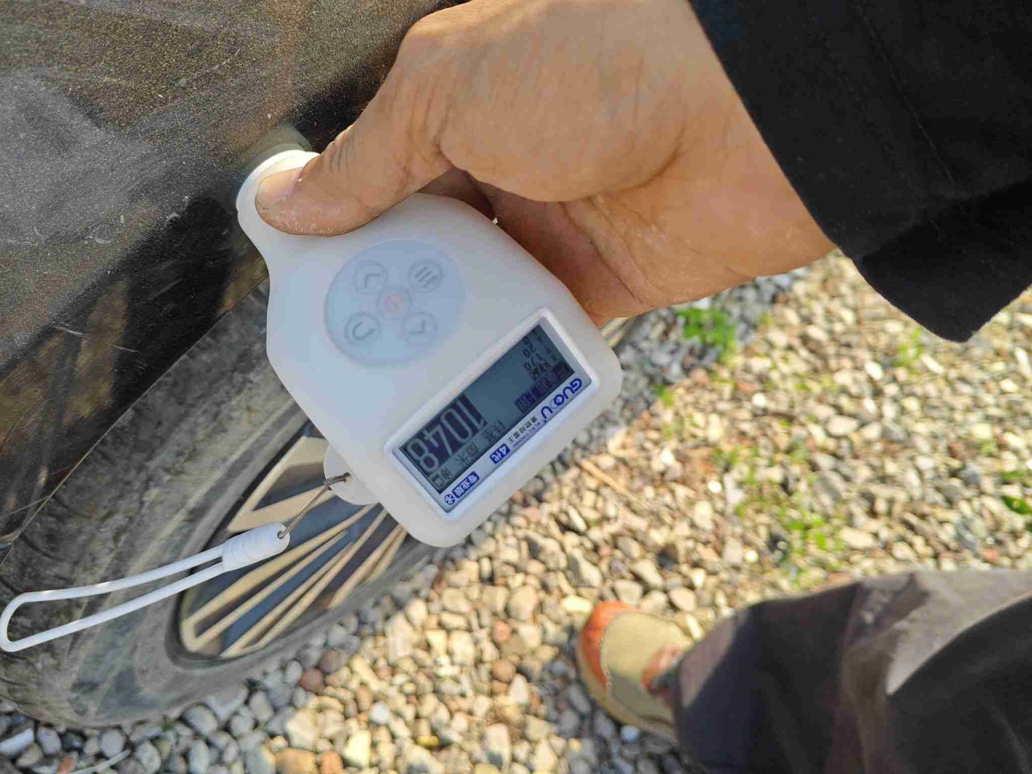 左前翼子板漆面钣金修复痕迹实拍