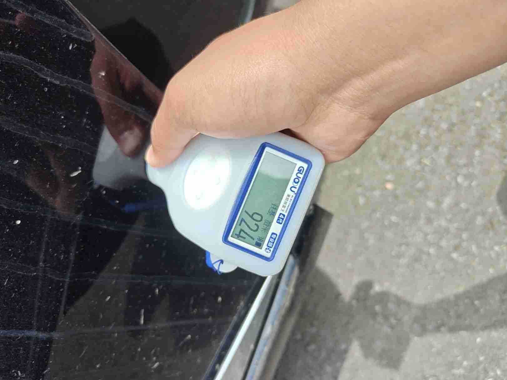 左侧后门漆面钣金修复痕迹实拍