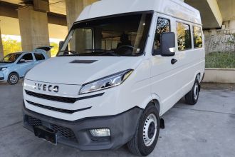 依维柯得意 2023款 2.5T A35M1短轴中顶单胎手动门5-9座
