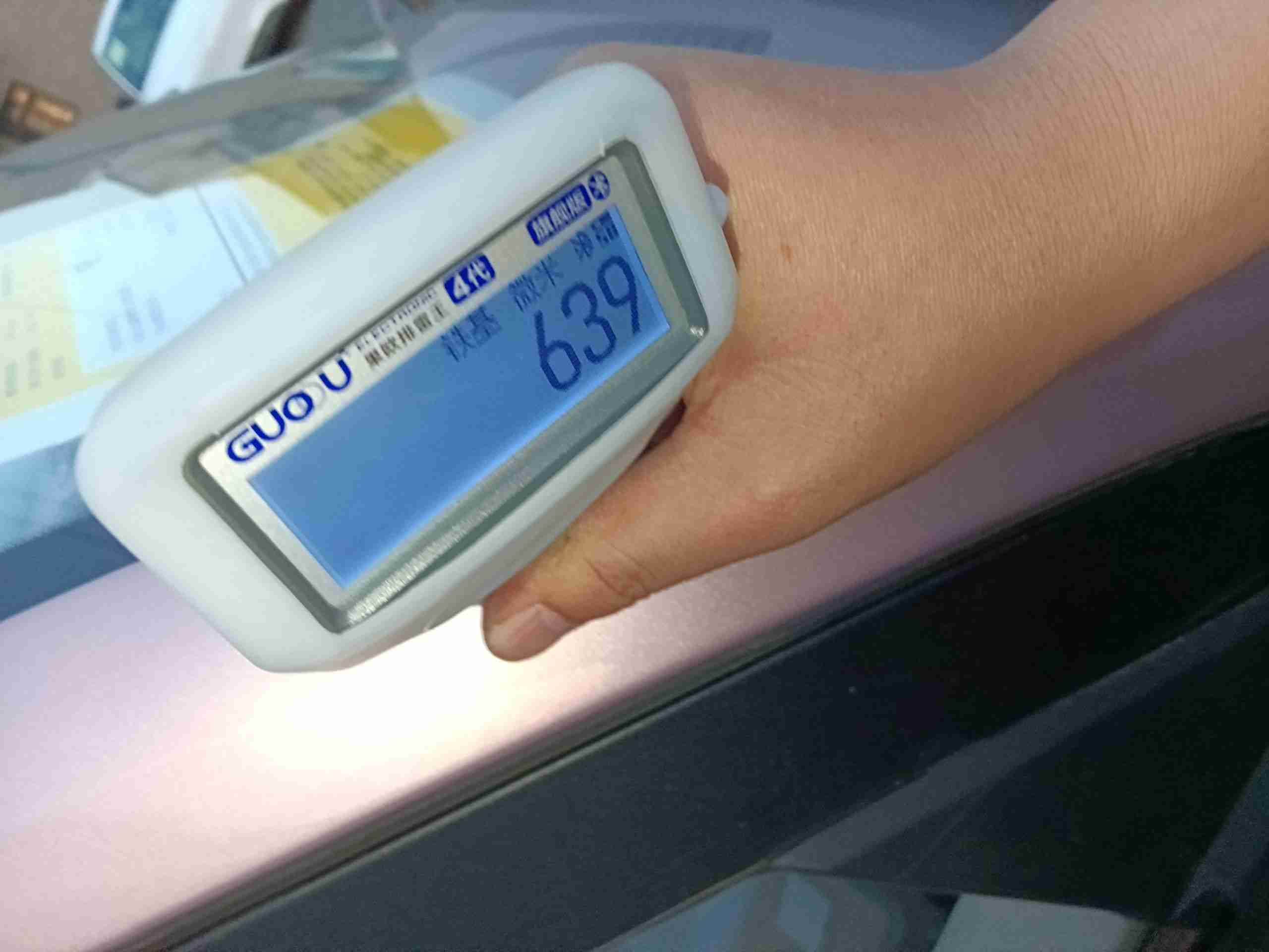 右A柱外侧漆面钣金痕迹实拍