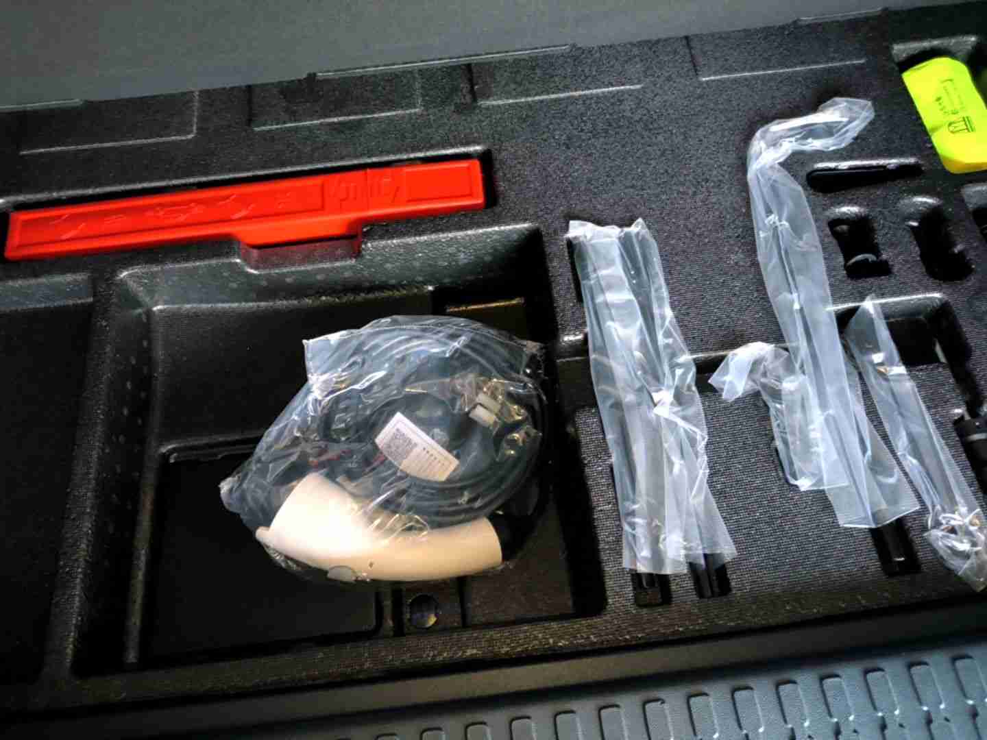随车便携充电器实拍