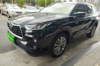 丰田 汉兰达 2022款 双擎 2.5L 四驱尊贵版 7座