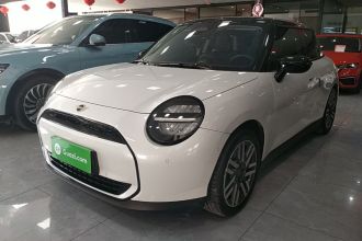 电动MINI COOPER 2025款 456km COOPER E 经典派