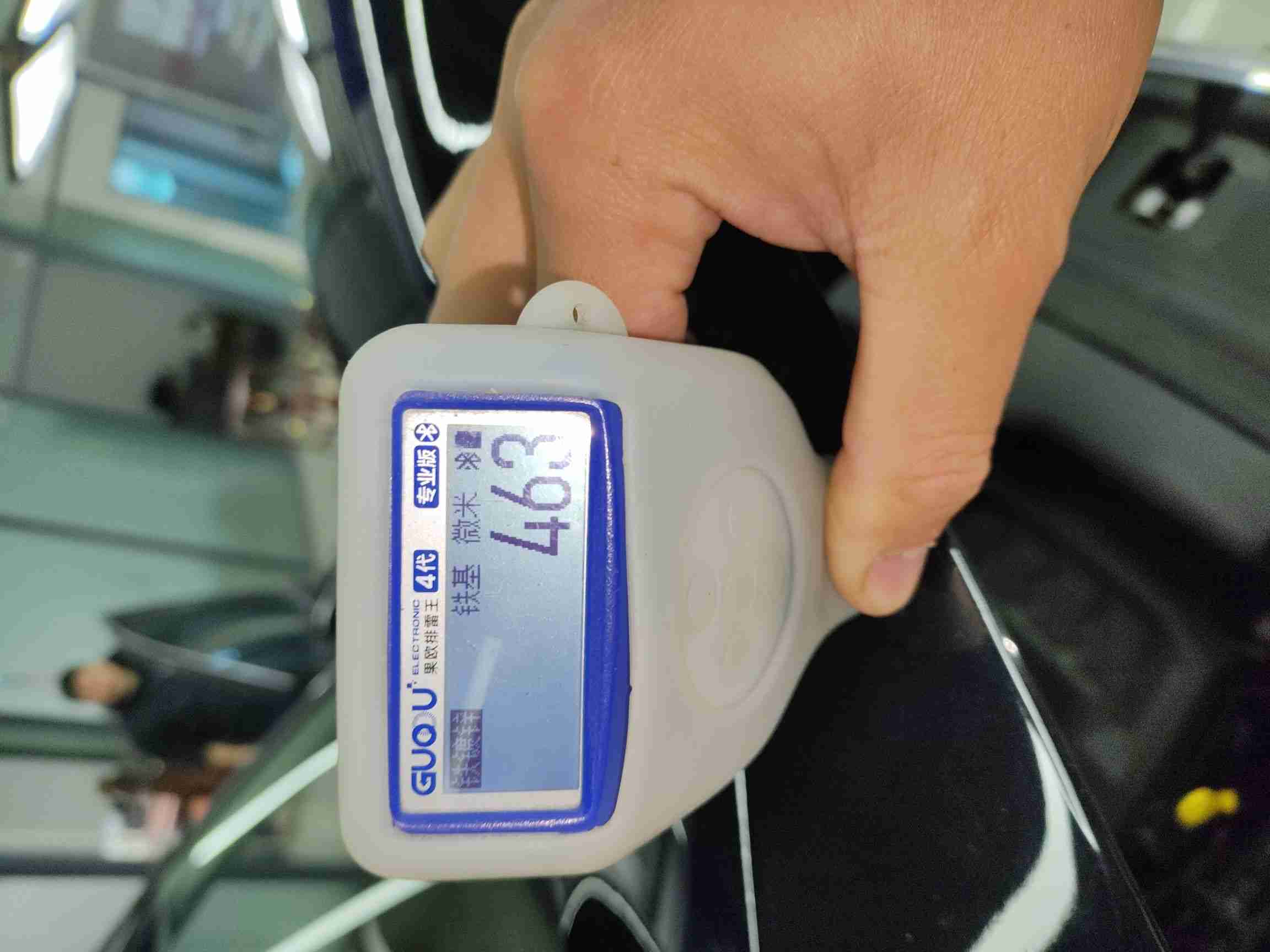发动机舱盖钣金修复痕迹实拍