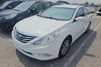 现代 索纳塔 2015款 经典 2.0L 自动领先版