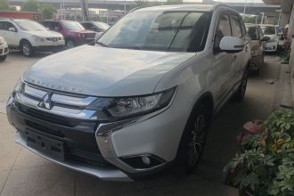三菱 欧蓝德 2018款 2.0L 两驱荣耀版 5座