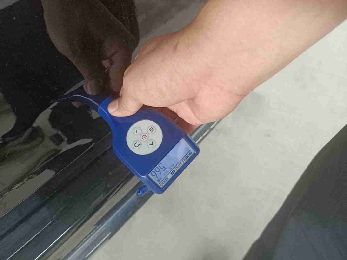 后备箱盖钣金修复痕迹实拍