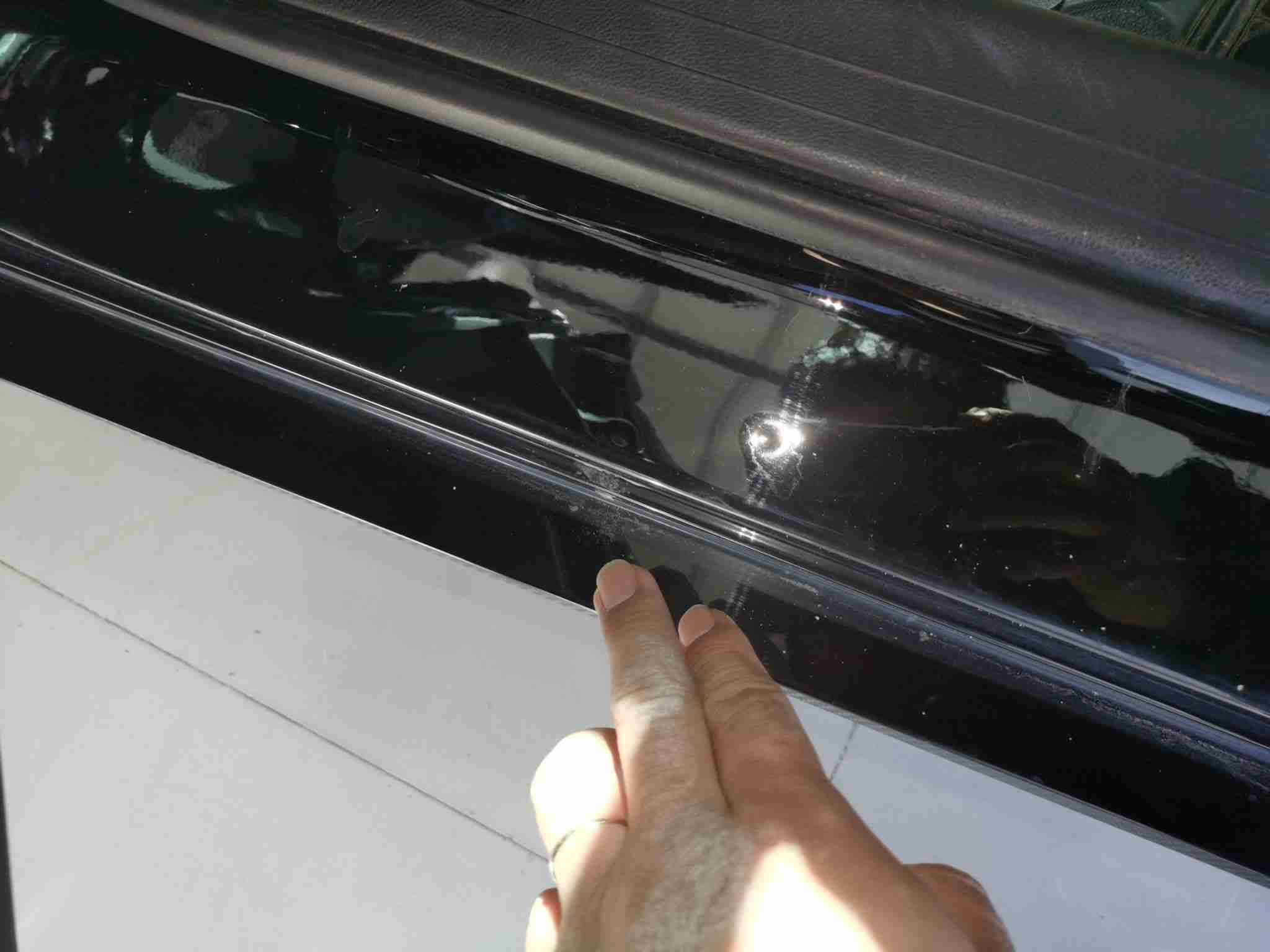 左侧门槛梁轻微变形实拍