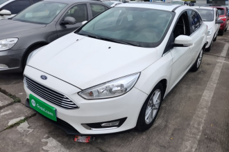 福特 福克斯 2017款 三厢 EcoBoost 180 自动精英型