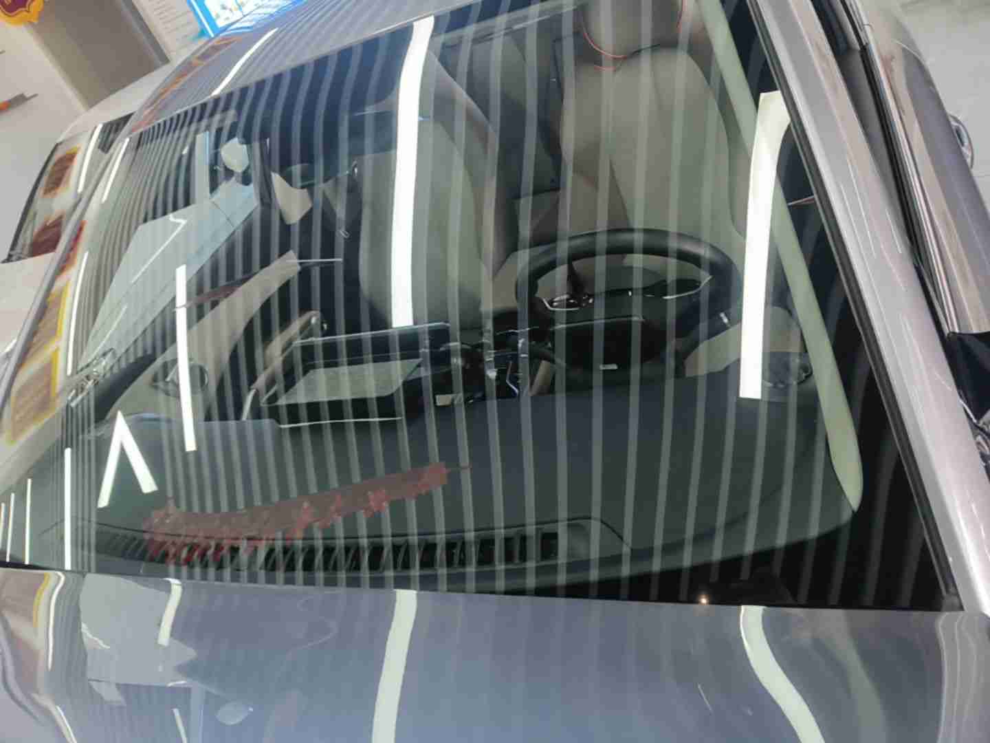 前风挡玻璃更换标识实拍