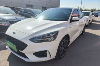 福特 福克斯 2020款 三厢 EcoBoost 180 自动ST Line