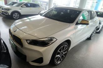 宝马X2 2023款 sDrive 25i 曜熠版