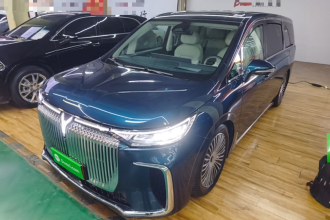 岚图汽车 岚图梦想家 2025款 PHEV 四驱旗舰鲲鹏版
